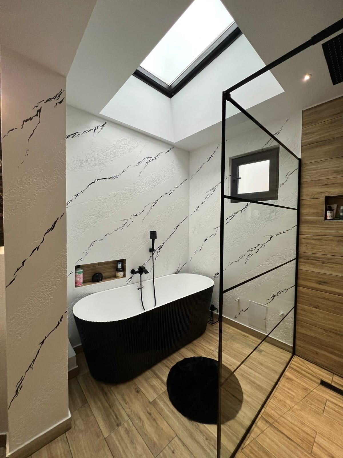 Decorative ceiling finish
